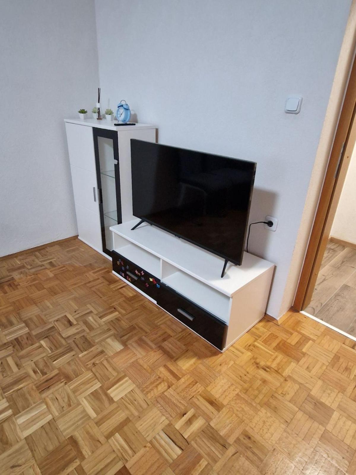 Apartma-Sobe Lejla Vipava Kültér fotó