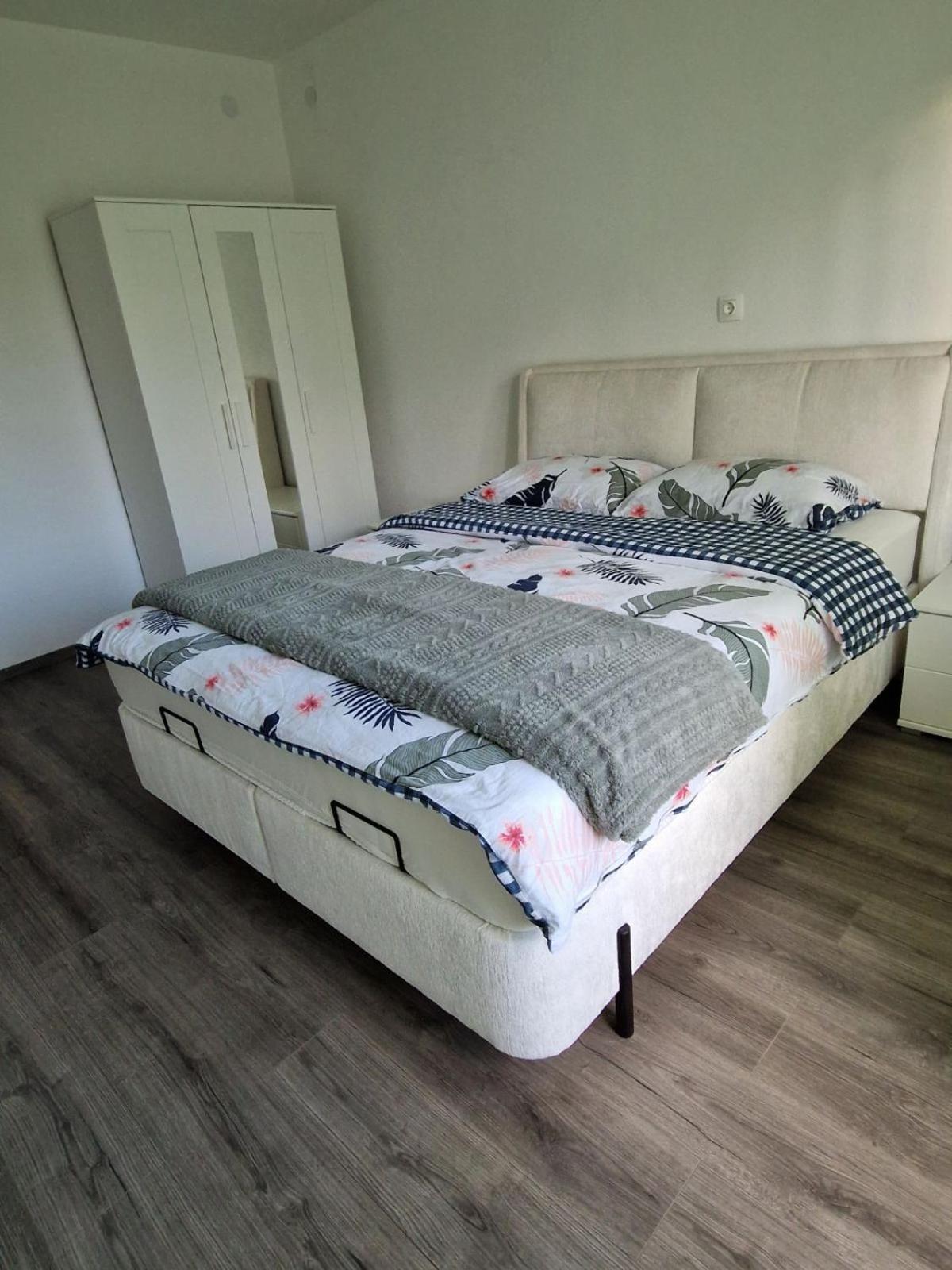 Apartma-Sobe Lejla Vipava Kültér fotó