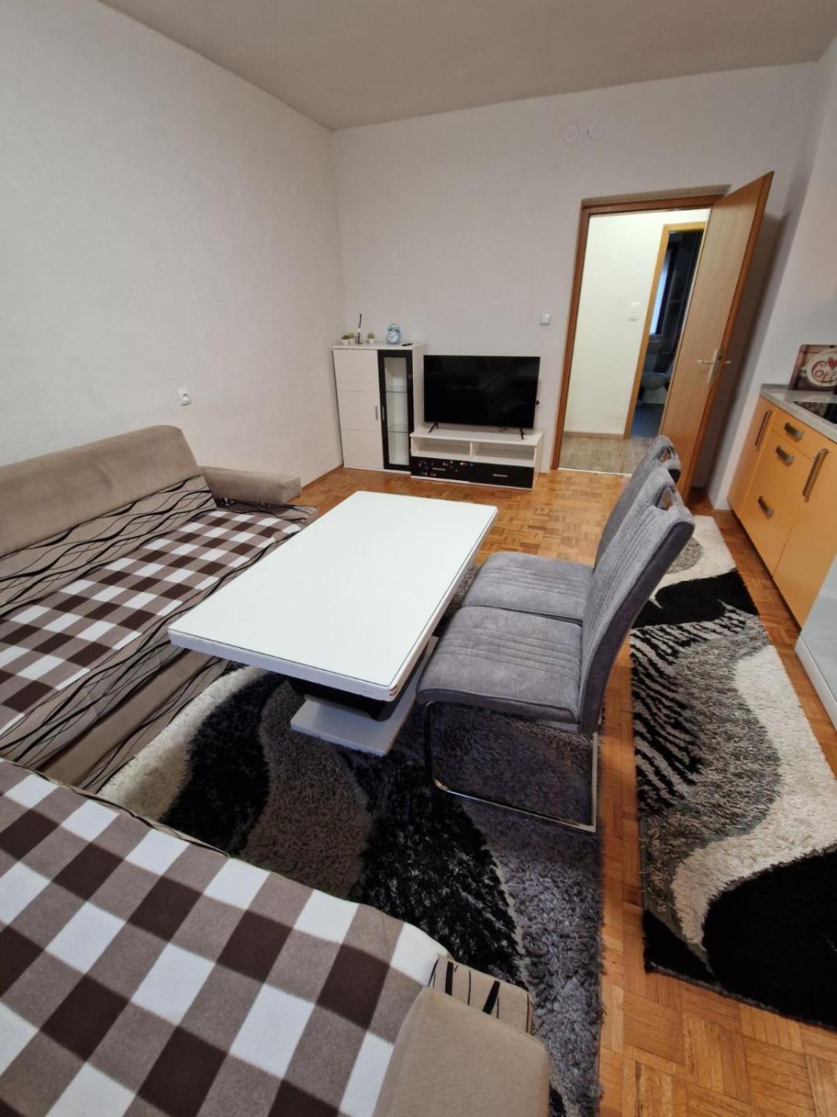 Apartma-Sobe Lejla Vipava Kültér fotó