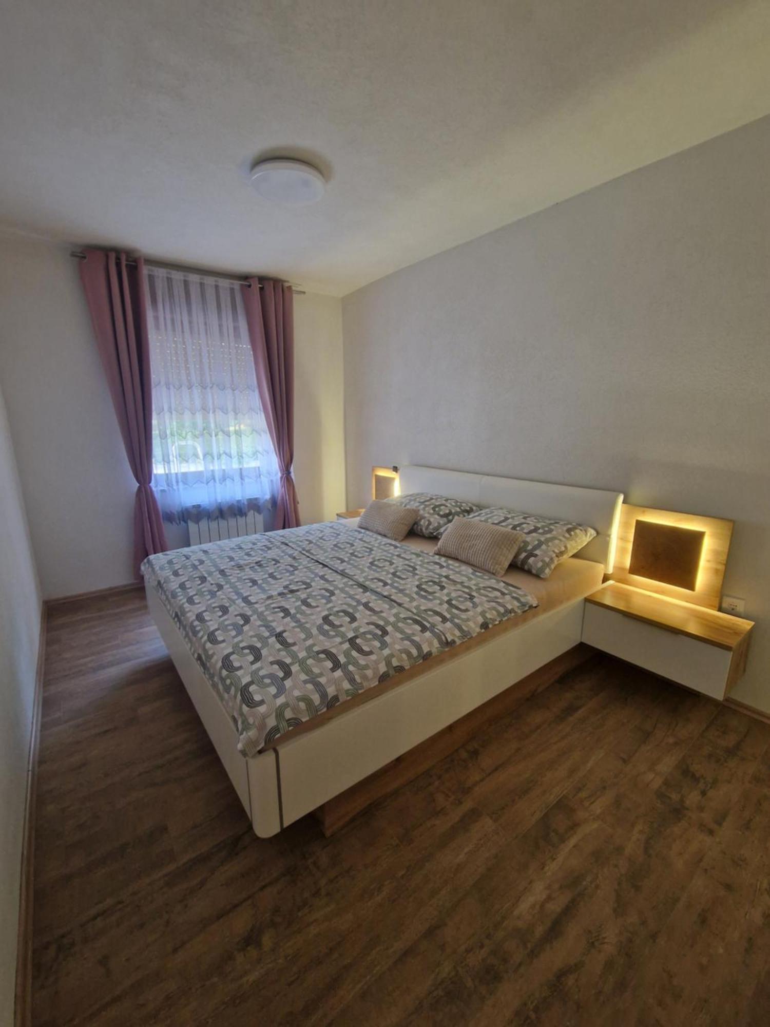 Apartma-Sobe Lejla Vipava Kültér fotó