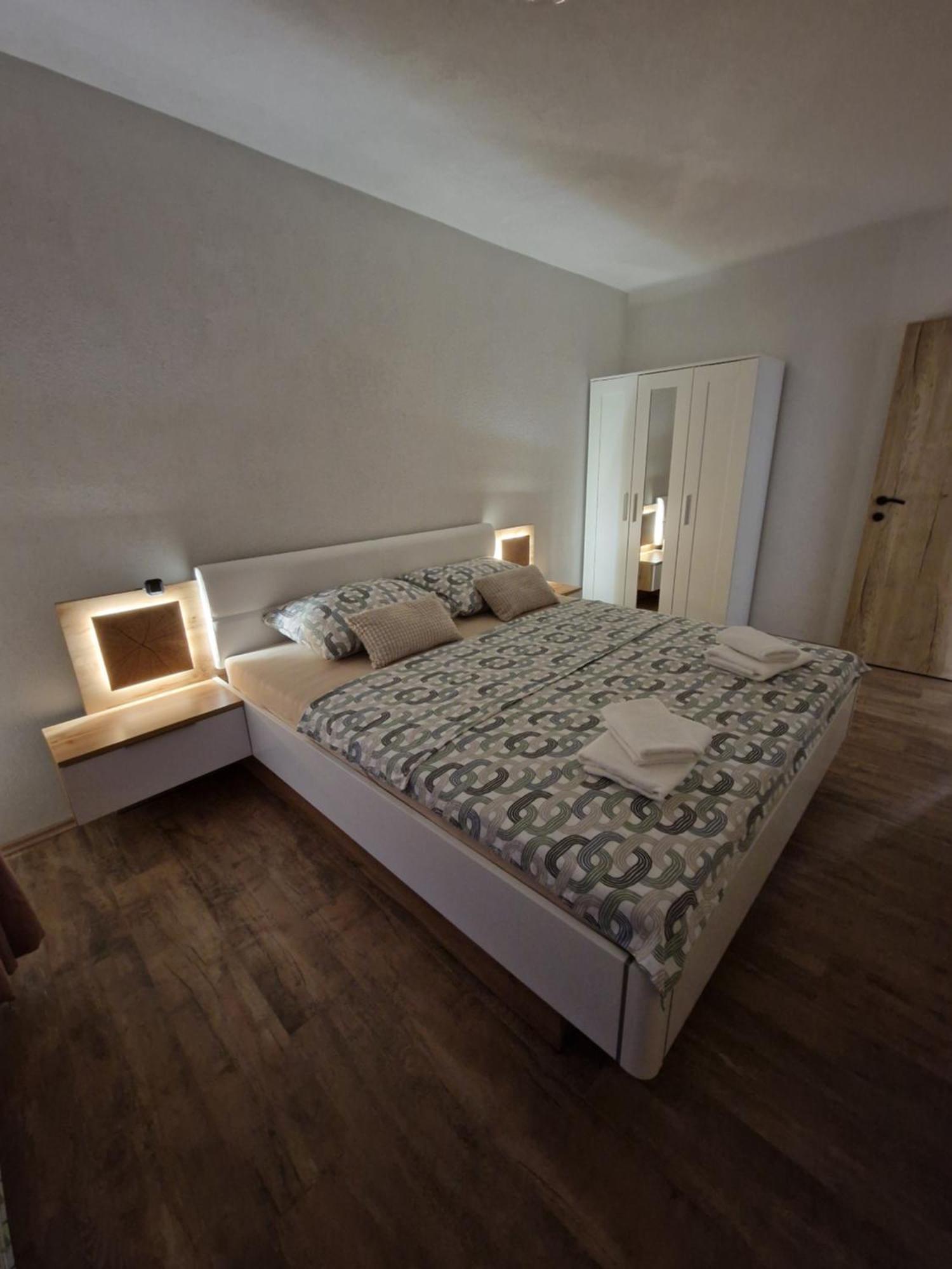 Apartma-Sobe Lejla Vipava Kültér fotó