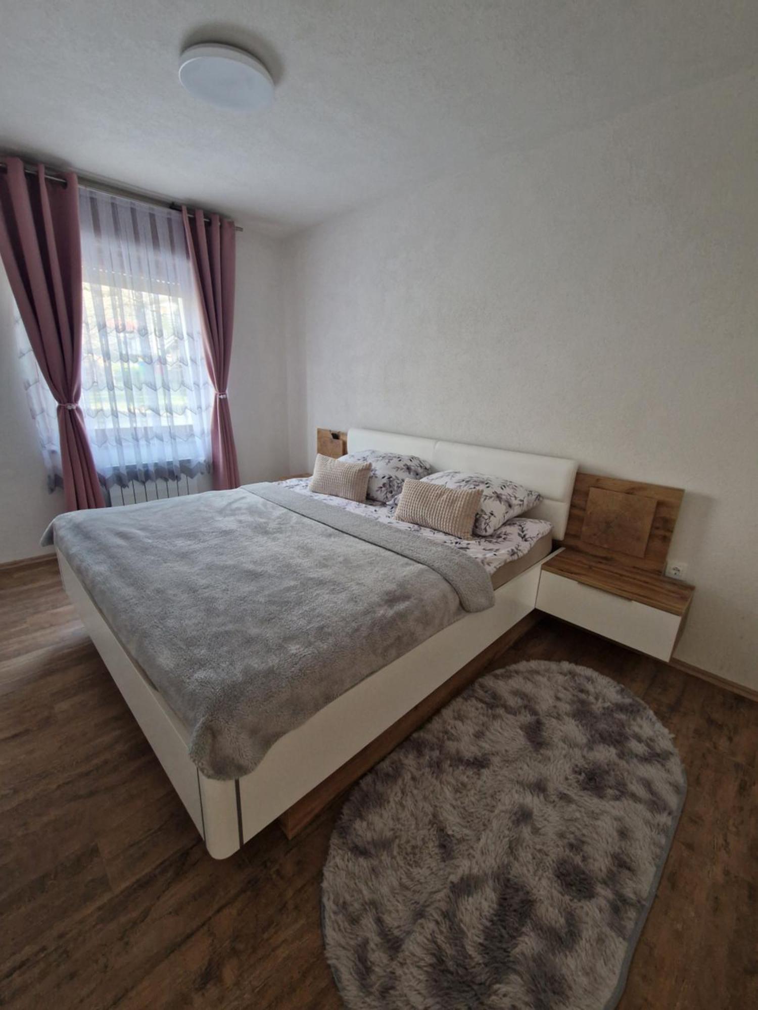 Apartma-Sobe Lejla Vipava Kültér fotó