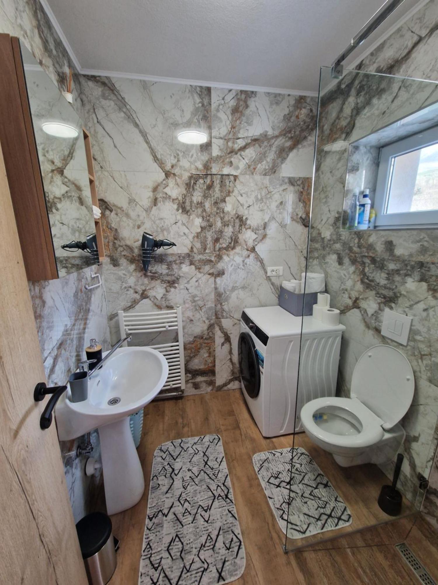 Apartma-Sobe Lejla Vipava Kültér fotó